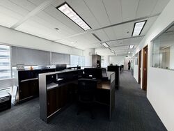 Gateway East (D7), Office #552441001
